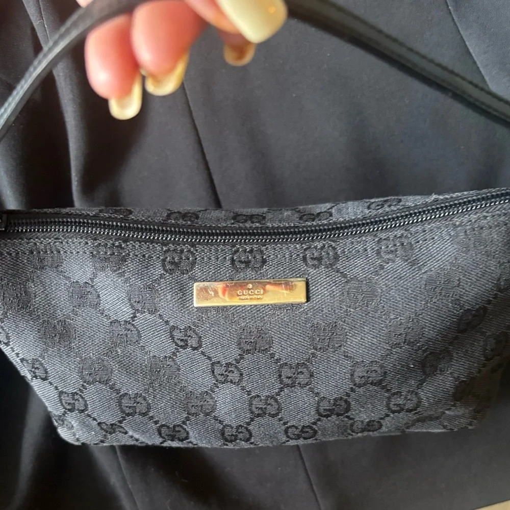 Gucci Black Shoulder Bag with Gold Hardware - Picture 4 of 7